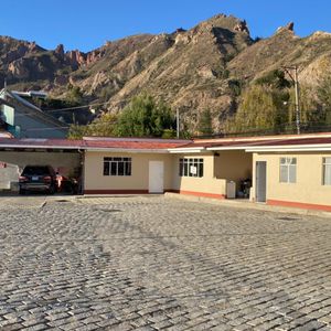 Amplio Terreno Con Oficinas En Excelente Ubicación.