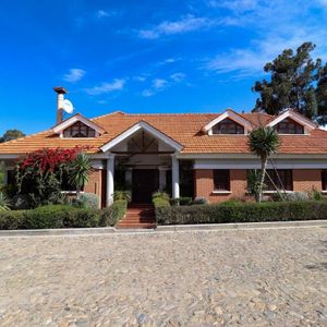 Casa Semi Amoblada En Alquiler - Golf Club La Paz