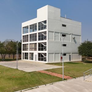 Edificio Con Galpones - Parque Industrial 