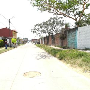 Zona Los Lotes En Esquina Vendo Lote  De  780 M2. Al Lado De Un Hospital.