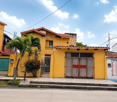 Casa Familiar + Tienda Comercial En Venta