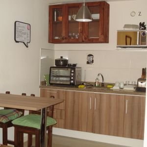Muy Bien Ubicado Monoambiente Con Garage Y Patio De Uso Exclusivo Con Renta