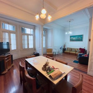 Apartamento 3 Dormitorios En El Centro, A Metros De 18 De Julio.