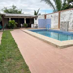 Se Vende Amplia Casa Con Piscina, Zona Satelite