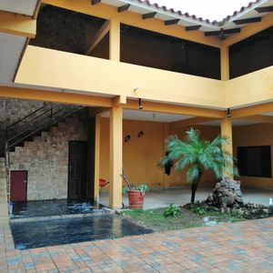 Amplia Casa En Venta (dos Plantas)