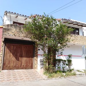 Casa En Venta Entre 2do. Y 3er. Anillo De La Av. Busch