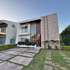 Casa En Venta En Le Parc Costanera 