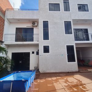 Casa En Venta En El 8vo Anillo Av. 3 Pasos Al Frente 