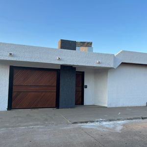 Amplia Casa En Alquile 4to Anillo Av. Banzer