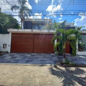 Lujosa Casa En Barrio Urbari En Alquiler