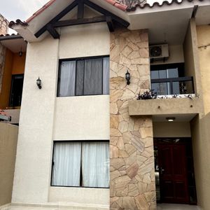 Casa En Alquiler, Av. Beni Entre 4to Y 5to Anillo