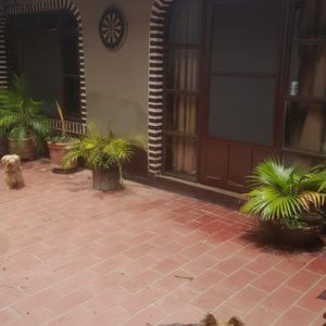 Vendo Casa Céntrica En Av. Melchor Pinto Entre 1er. Y 2do. Anillo. 