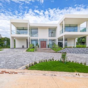 Casa De Lujo En Venta En Urubo A 5min Del Puente 