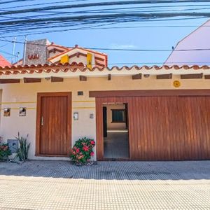 En Venta Casa De Dos Plantas Con Sector Comercial