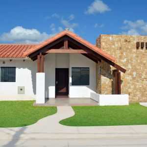 Hermosa Casa A Estrenar, En Urb. La Fontana Riviera II.