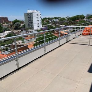 Venta Con Renta Malvin, Penthouse De 2 Dormitorios 2 Baños, Garaje, Amueblado