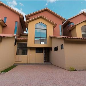 Estrene Bonitos Chalets En Venta Km1 Av. Villazon