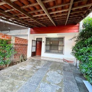 Casa En Alquiler – Av. Charcas (1er Y 2do Anillo)