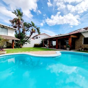 Amplia Y Lujosa Casa En Venta En Zona Av. Los Cusis