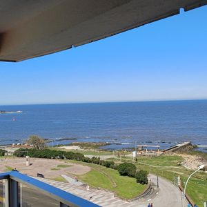 Dueño Vende Sobre Rambla,luminoso,espectacular Vista Al Frente,seguridad óptima.