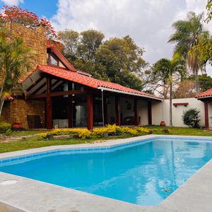 Amplia Casa En Alquiler