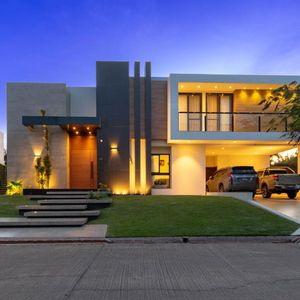 Lujosa Y Amplia Residencia En Venta Colinas Del Urubó I