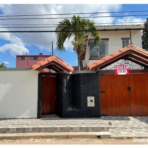 Amplia Casa De 2 Plantas En Venta Con 5 Dormitorios