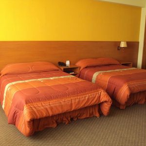 Habitación Amoblada Con Baño Privado Y Garaje Alquiler Por Día, Semana O Mes 