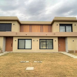 Venta Casa En Pilar De Los Horneros 3 Dorm Y Escritorio