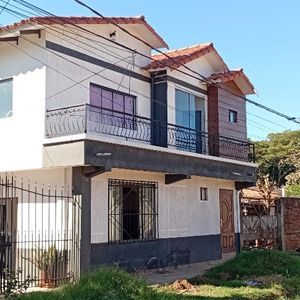 Casa De 4 Dormitorios En Venta Avenida Alemana 8vo Anillo