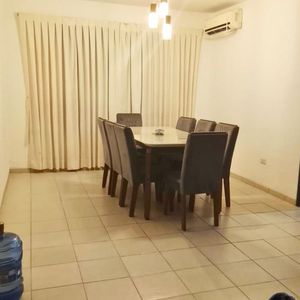 Casa En Alquiler Dentro Condominio Con Piscina Y Areas Comunes. En Santa Cruz