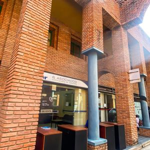 Oficina En Venta - Frente Al Hospital De Niños - Galeria Los Arcos