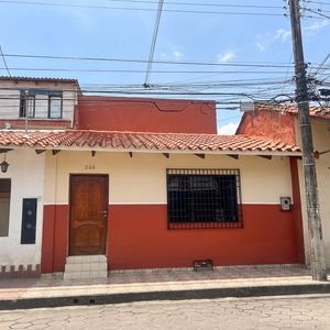 Estrategica Casa En Venta En El Centro