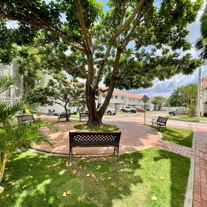 Casa En Alquiler En Condominio Familiar Zona Oeste De 3 Dormitorios