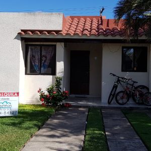 Bonita Casa En Alquiler Con Hermosas Areas Sociales En Sevilla Sur II 