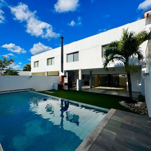 Casa De 4 Dormitorios En Suite En Condominio Zona Norte 