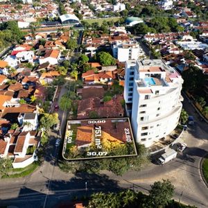 Terreno Con Construccion, Barrio Urbari