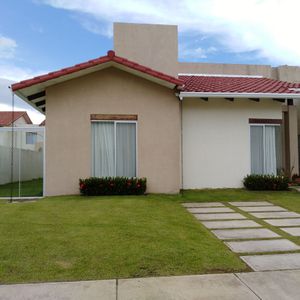 Hermosa Casa En Alquiler En El Urubo