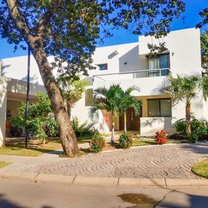 Casa Amoblada En Alquiler Zona Nort