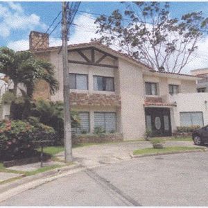 Condominio Barrio Norte Casa De Lujo En  Av. Banzer Entre 4to Y 5to Anillo.