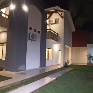 Hermosa Y Centrica Casa En Venta  3 Minutos Cine Center .emi,scz