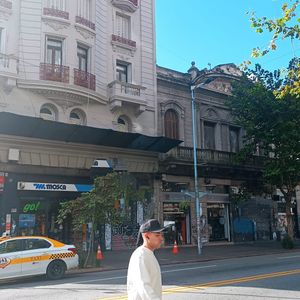 Local Comercial 18 De Julio  En Alquiler En Plaza Libertad 