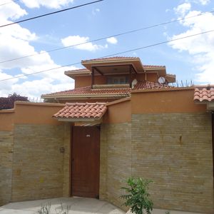 Hermosa Casa En Venta Sobre La Av. Pando