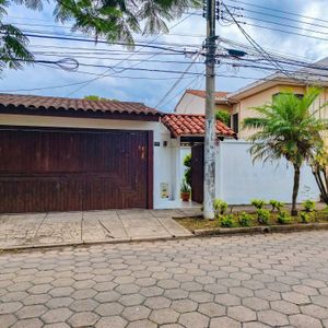 Amplia Casa De 7 Dorms En Alquiler, Barrio Hamacas