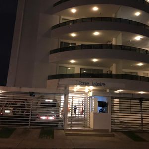 Vendo O Alquilo Hermoso Departamento, Zona Sur Por La Av. Las Americas