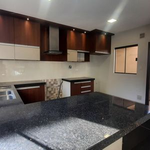 Casa En Alquiler - 3 Dormitorios En Suite - Av. Alemana 7mo Anillo