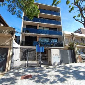 Monoambiente Con Muebles Al Frente, Balcón Y Garaje