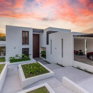 Casa De Lujo,  Urubo Golf, Modulo 2