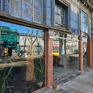Vivienda Con Locales Para Reciclar. único Padrón. Ideal Inversión 