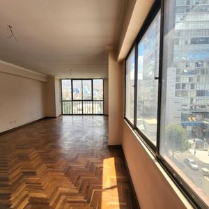 Departamento En Venta De 4 Dormitorios - Av. Arce